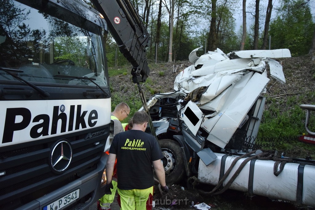 VU Gefahrgut LKW umgestuerzt A 4 Rich Koeln Hoehe AS Gummersbach P539.JPG - Miklos Laubert